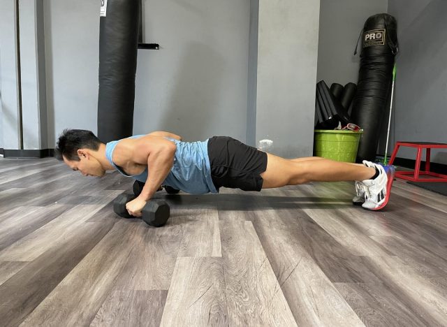 Get Rid of Your Belly Overhang With This Tummy-tightening Workout