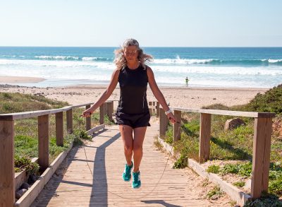 woman jumping rope, demonstrating exercise habits to slow muscle aging