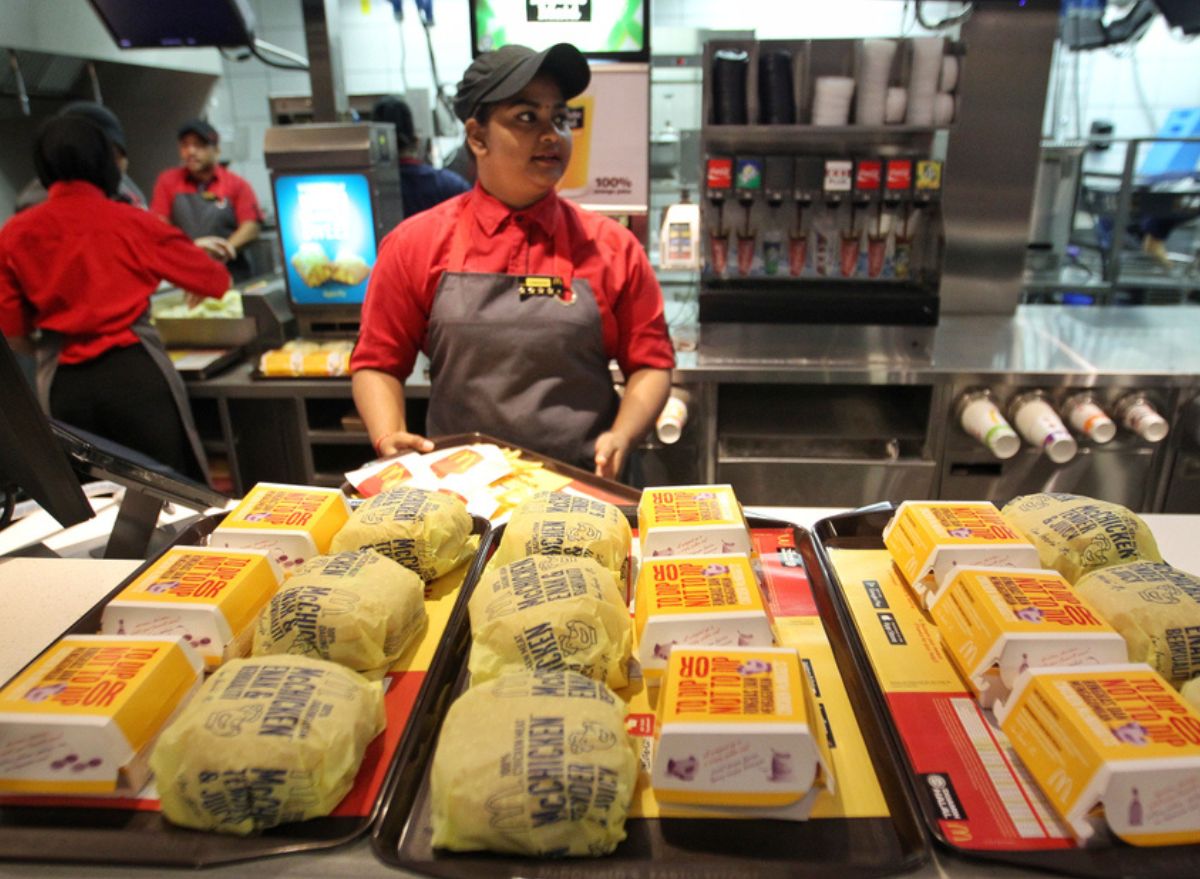 8 Strict Rules McDonald’s Employees Have To Follow — Eat This Not That