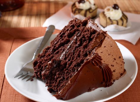 10 Restaurant Chains That Serve the Best Chocolate Cake