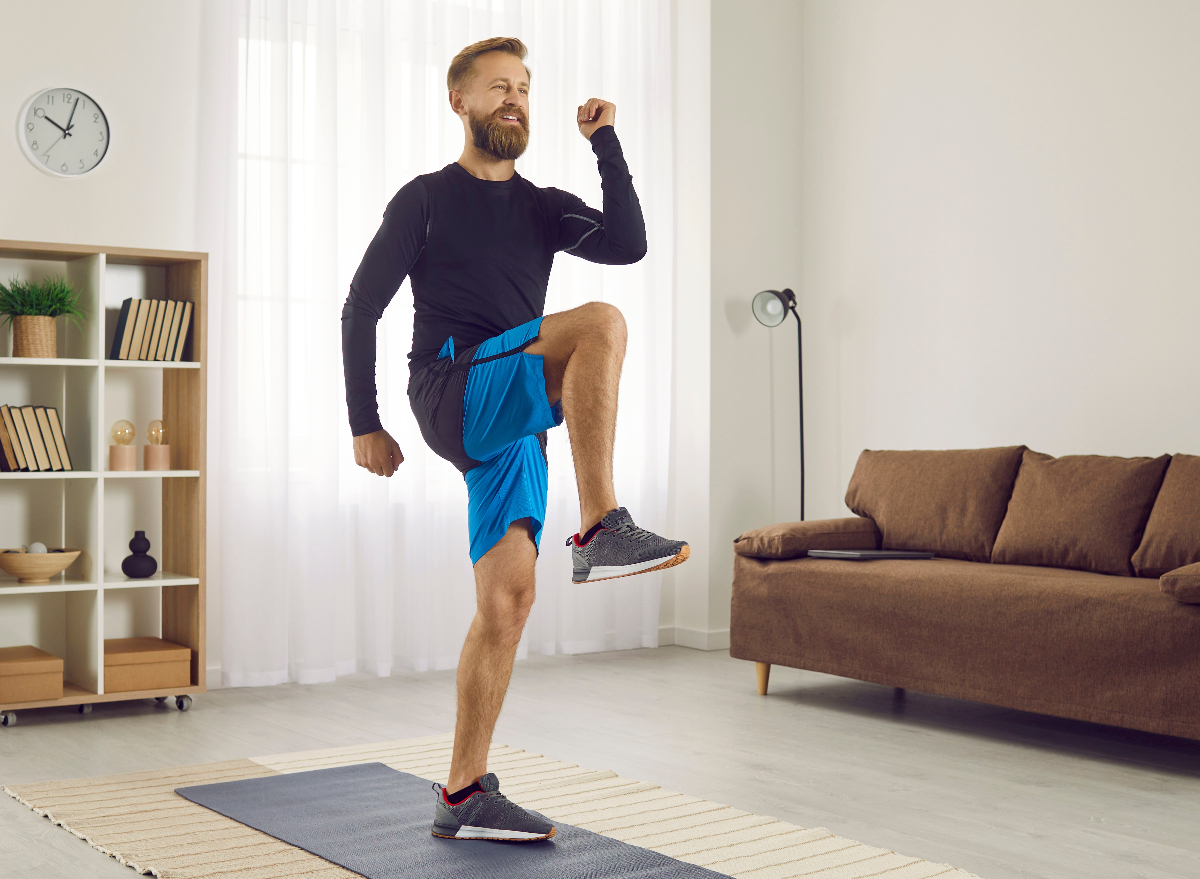 The 5-Minute Cardio Workout You Should Do When You Wake Up