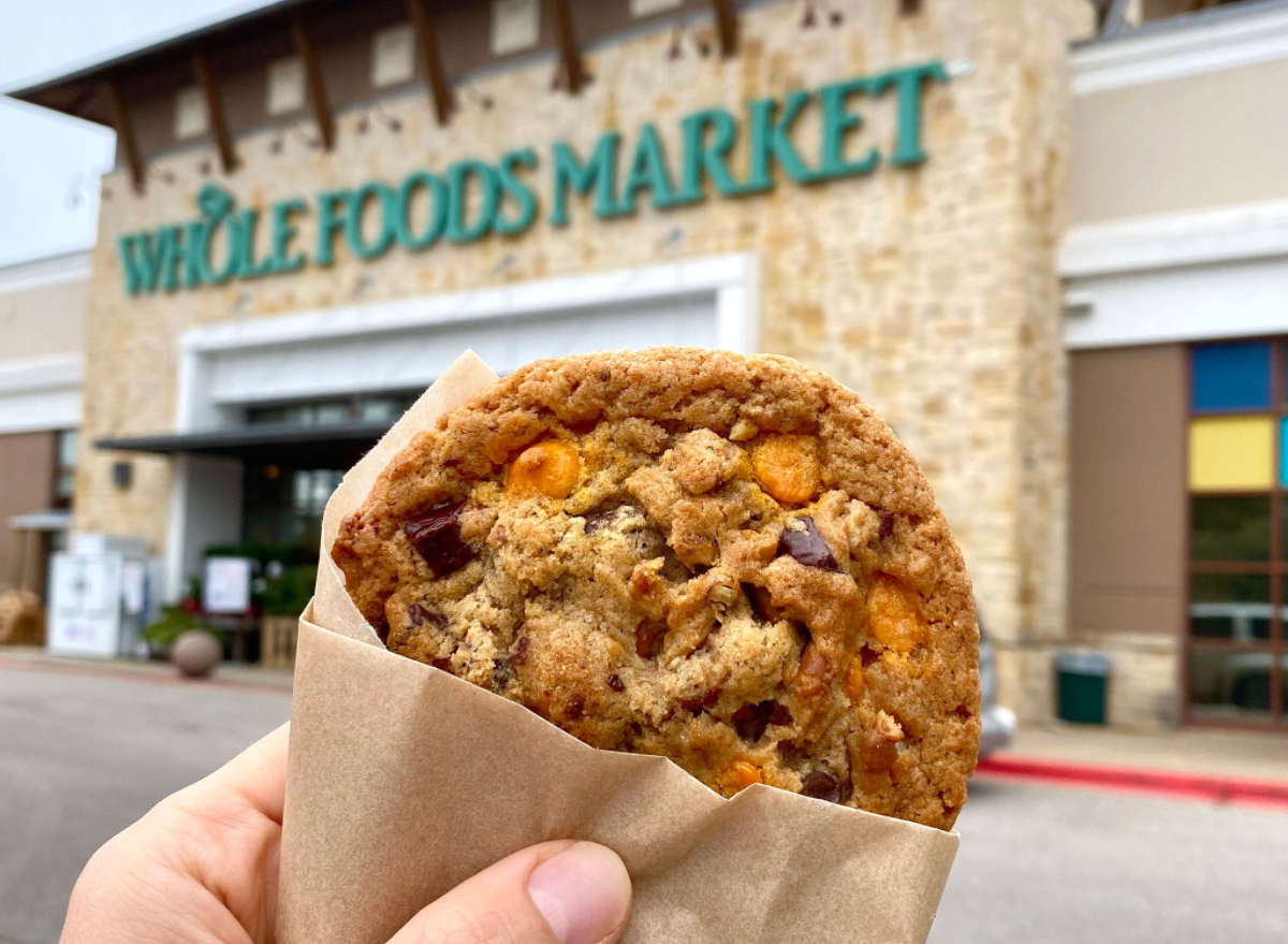 6 Top Whole Foods Bakery Items In January 2023   Person Holding Whole Foods Brown Butter Butterscotch Pretzel Cookies 