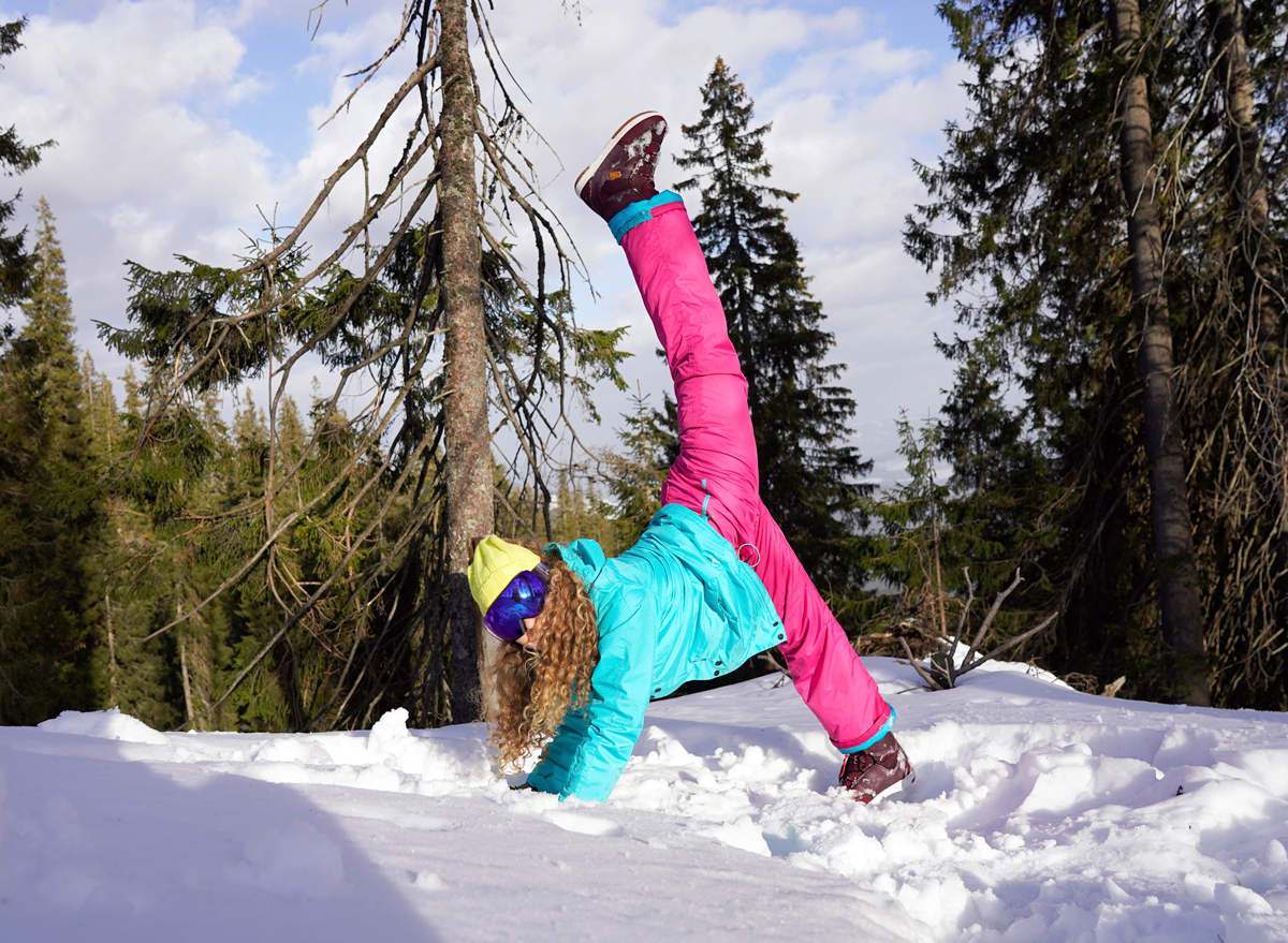 5 Best Stretches To Do After Skiing To Soothe Sore Muscles