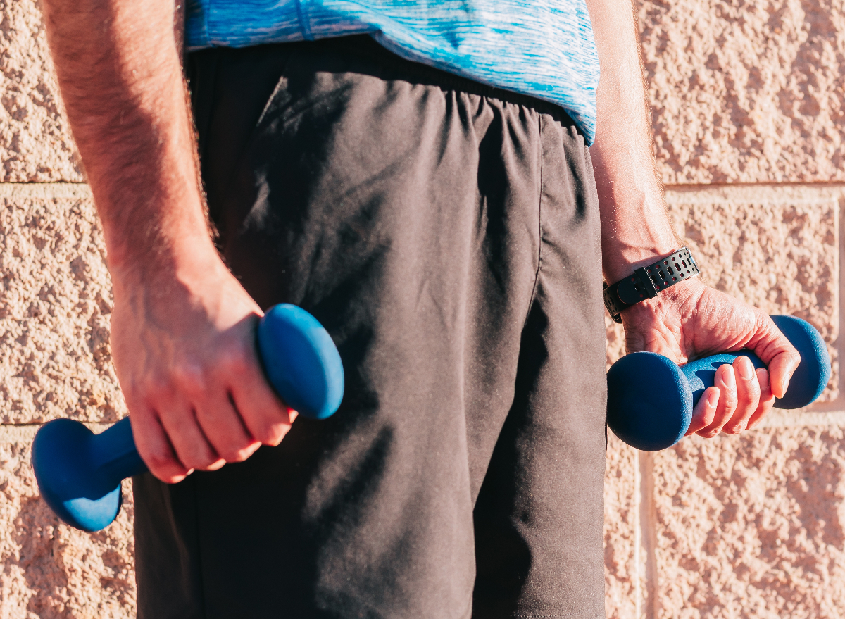 5-mistakes-you-re-making-when-working-out-with-dumbbells