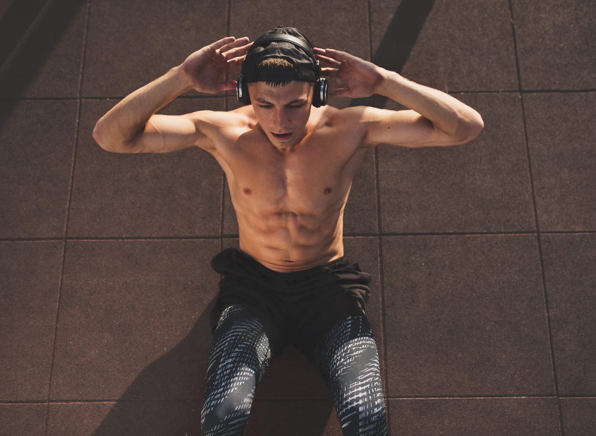 The Best Ab Workout for Men to Get a Chiseled Six Pack