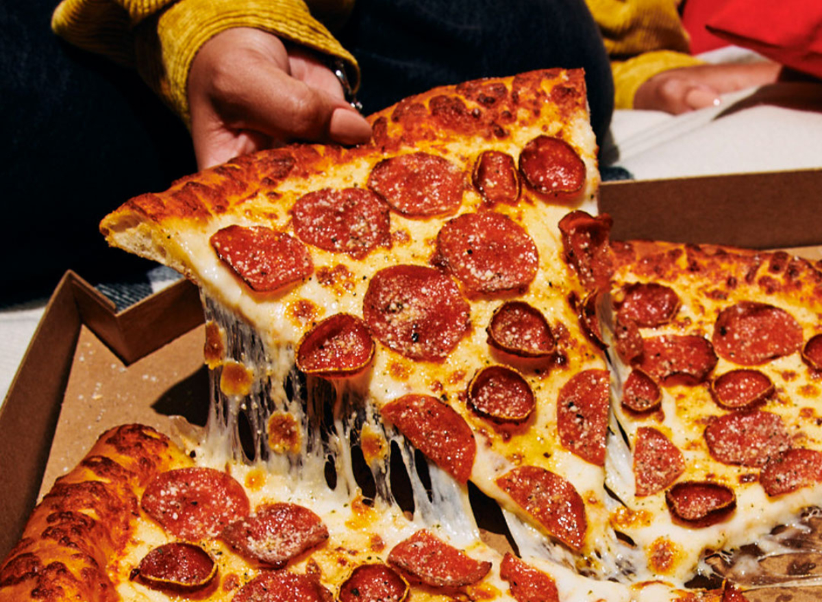 5 Fast Food Chains That Serve The Best New York Style Pizza   Pizza Hut Big New Yorker Pizza 