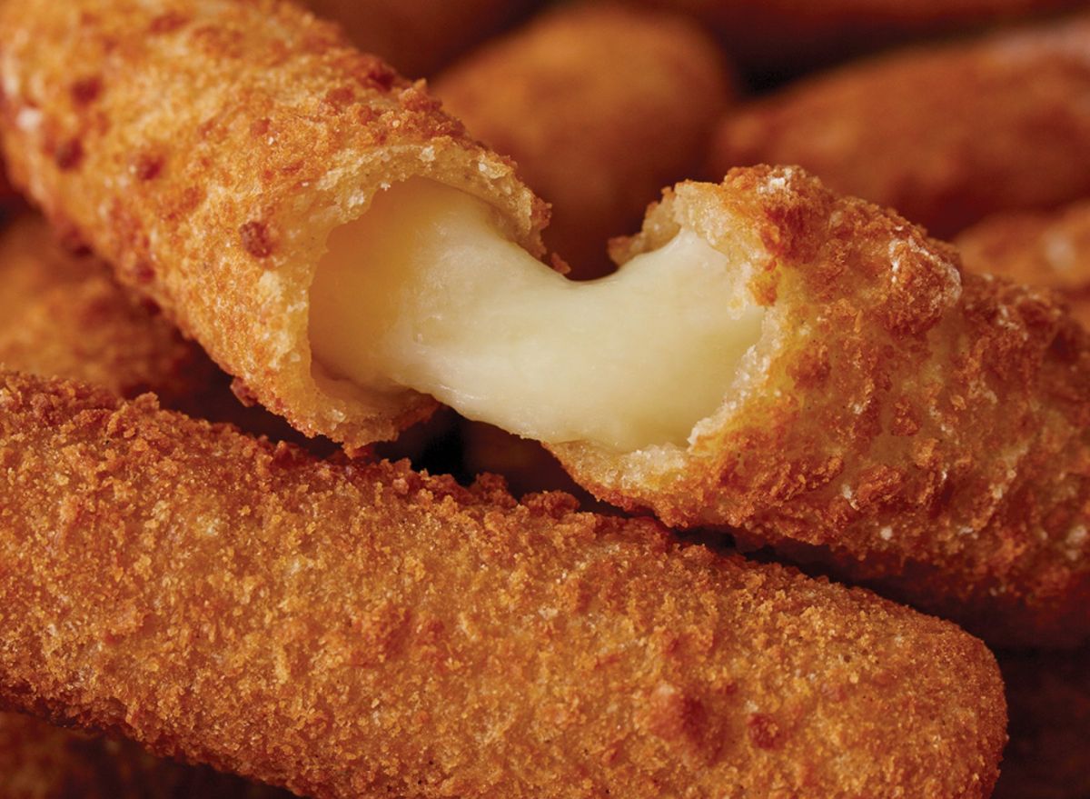 7 Fast-Food Restaurants That Serve The Best Mozzarella Sticks