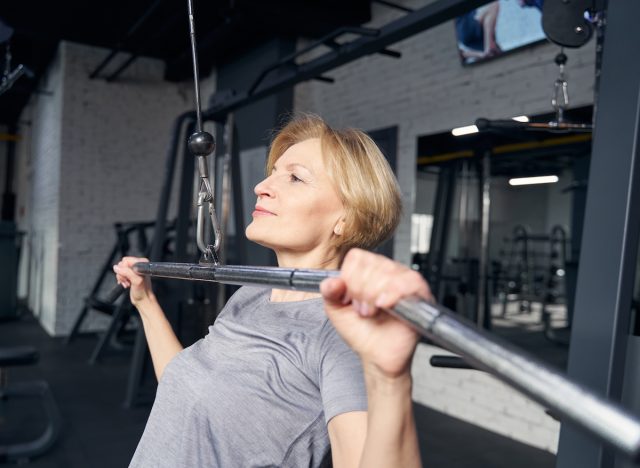 Do these to get a toned back ✓ #fatlosshelp #builtbydawson #usafitness, lat pulldown