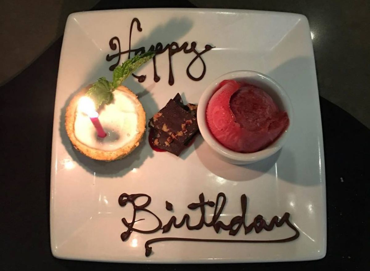 Don't Be the Jerk Who Brings a B-day Cake to a Restaurant | CafeMom.com