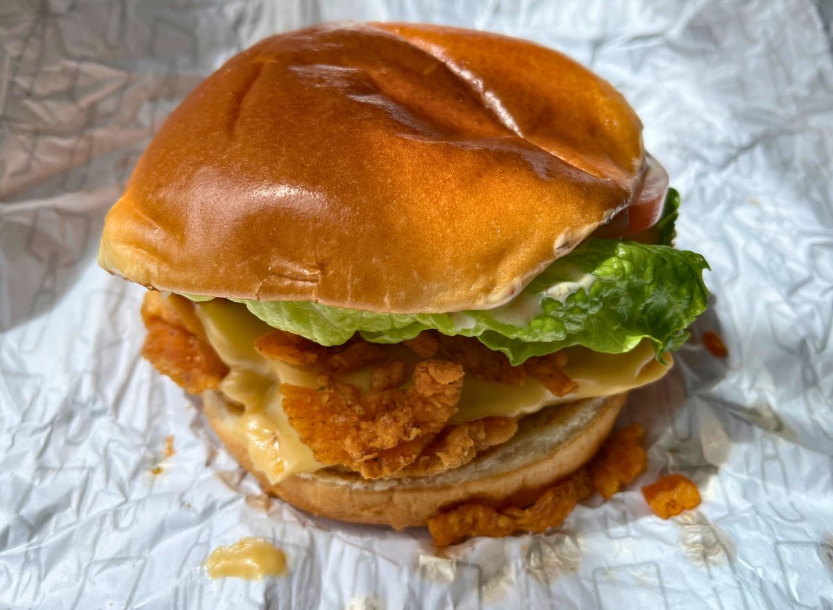 Wendy's Ghost Pepper Chicken Sandwich and Fries Taste Test