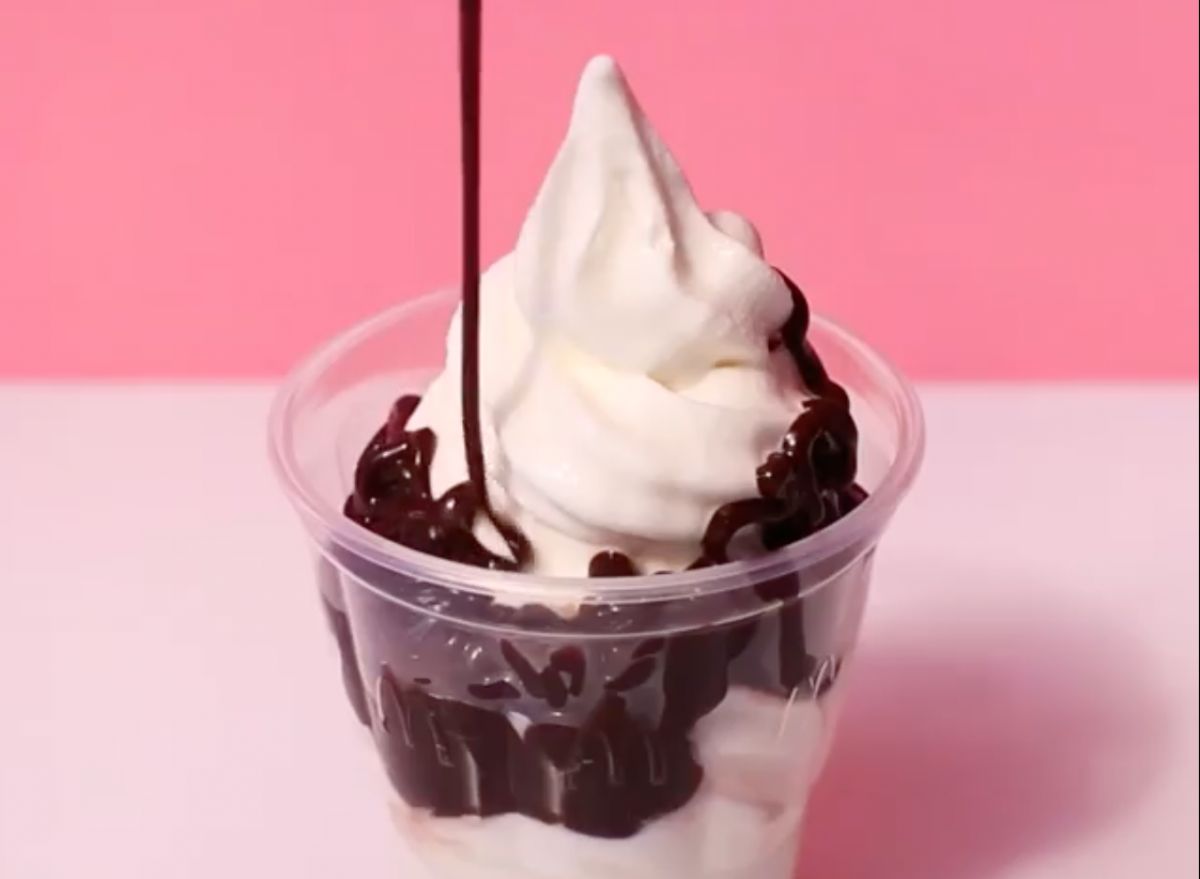 Calories in a 2025 ice cream sundae