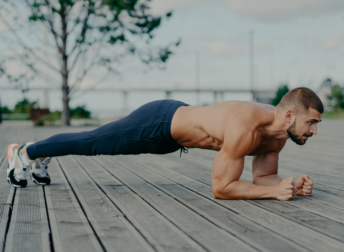 5 Daily Exercises for Men To Get Defined Abs