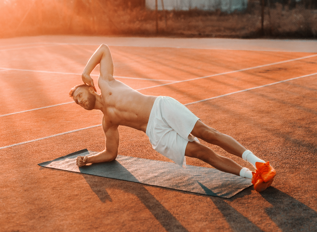 Men's home exercises online without equipment