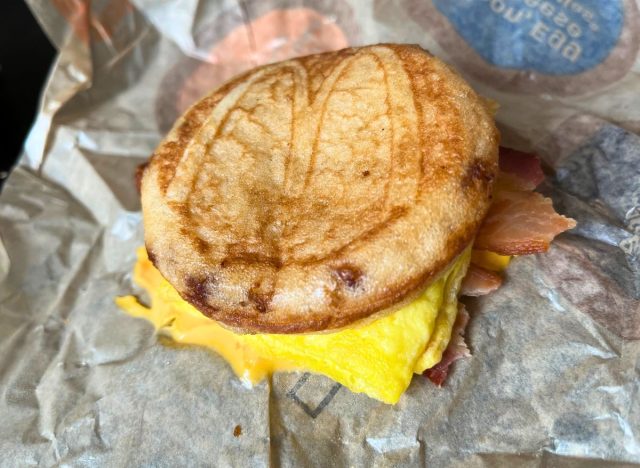 https://www.eatthis.com/wp-content/uploads/sites/4/2023/06/Mcdonalds-bacon-mcgriddle.jpg?quality=82&strip=all&w=640
