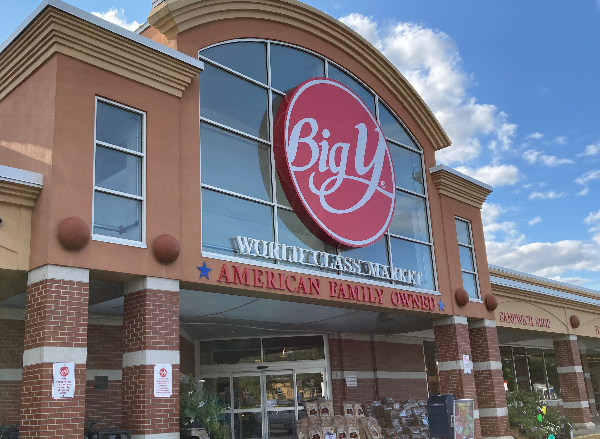 20 Grocery Stores That Are Open on July 4th 2023
