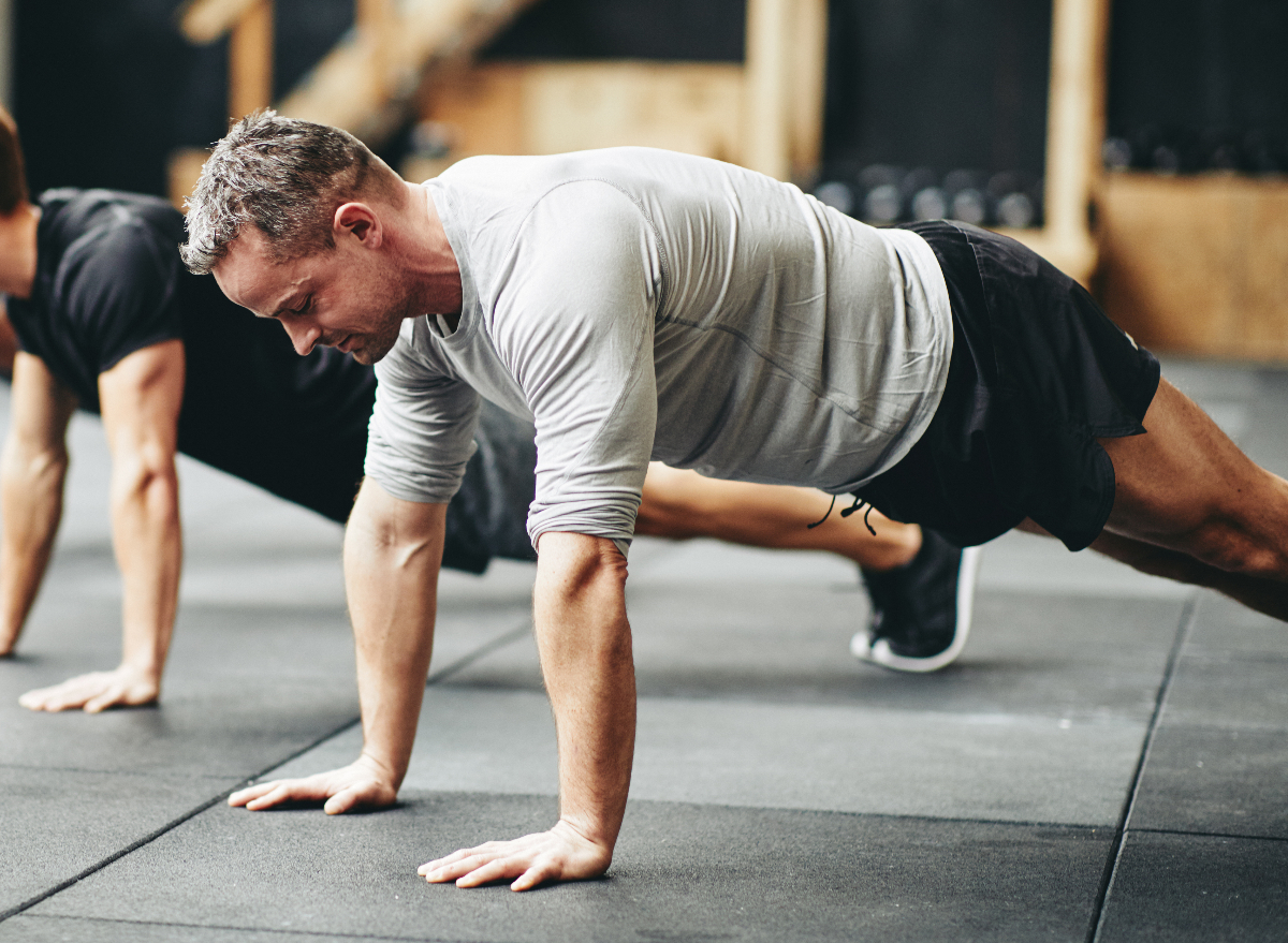 5 Daily Floor Exercises for Men in Their 40s