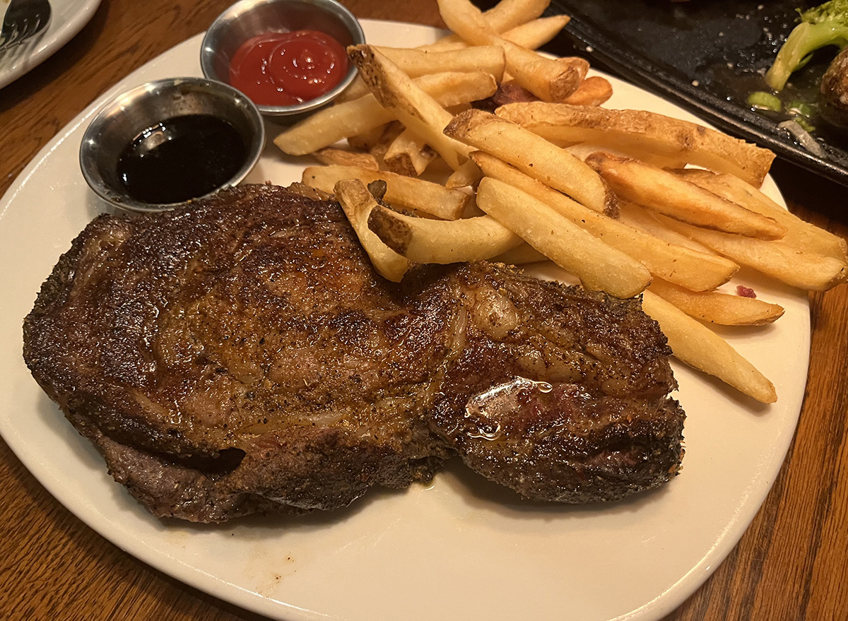 I Tried Every Steak at Outback Steakhouse & This Was The Best