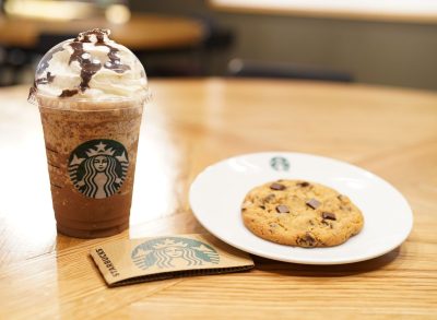 Starbucks frappuccino and cookie