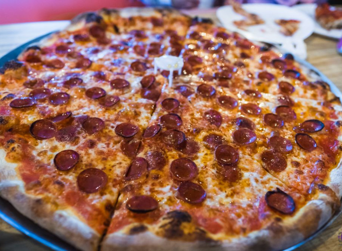https://www.eatthis.com/wp-content/uploads/sites/4/2023/07/paulie-gees-slice-shop-pepperoni-pie.jpg?quality=82&strip=1