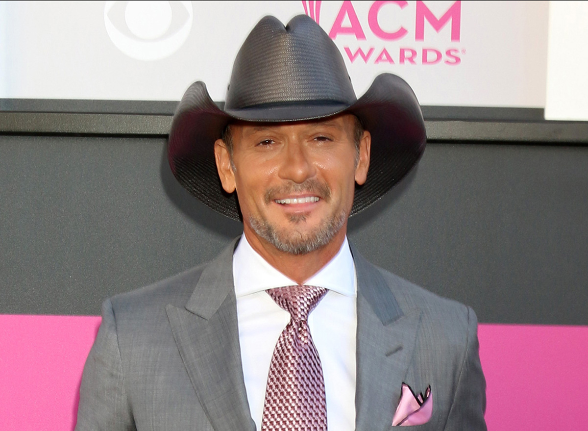 6 Ways Tim McGraw Stays Fit on the Road