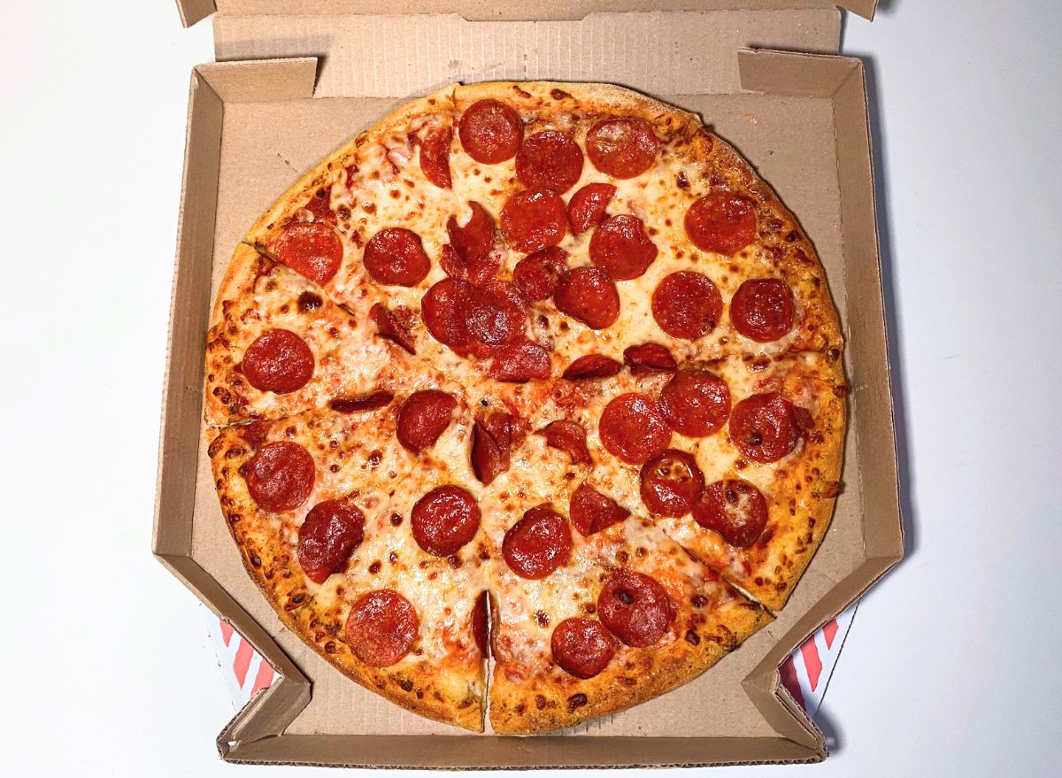 The Ultimate Fast-Food Pizza Showdown: Domino's, Papa Johns, and Pizza ...