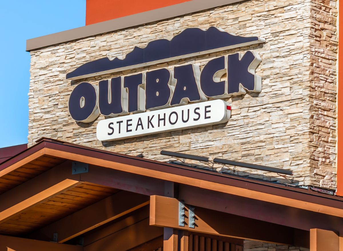 find outback steakhouse near me        
        <figure class=