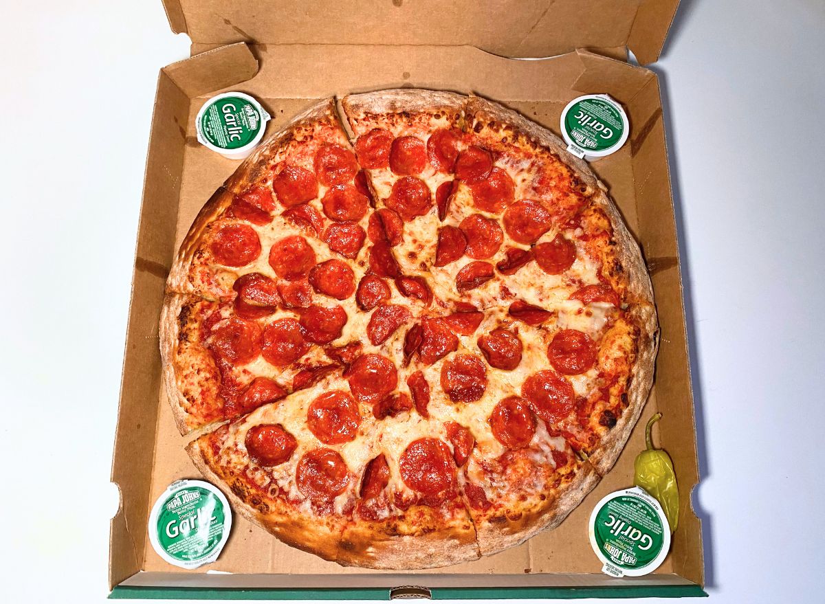 The Ultimate FastFood Pizza Showdown Domino's, Papa Johns, and Pizza Hut [2024]