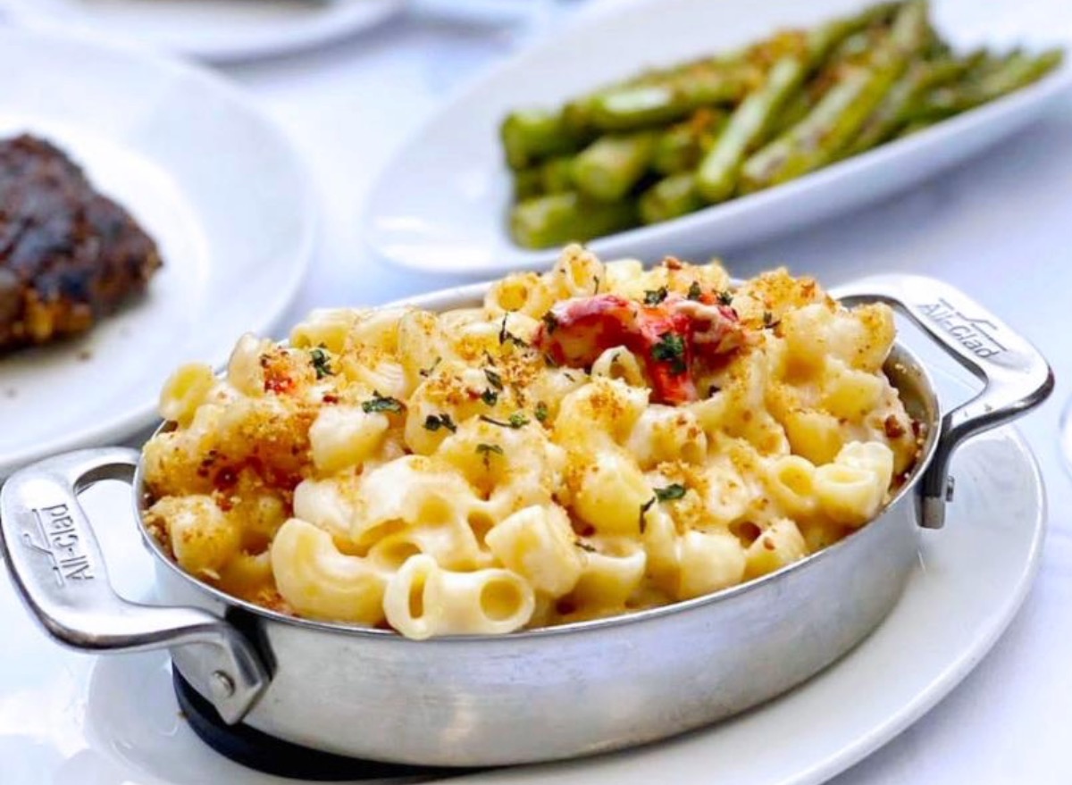 9 Restaurant Chains That Serve the Best Lobster Mac & Cheese