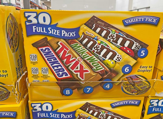 Costco Halloween candy breakdown: Milky Way: 23; snickers: 21