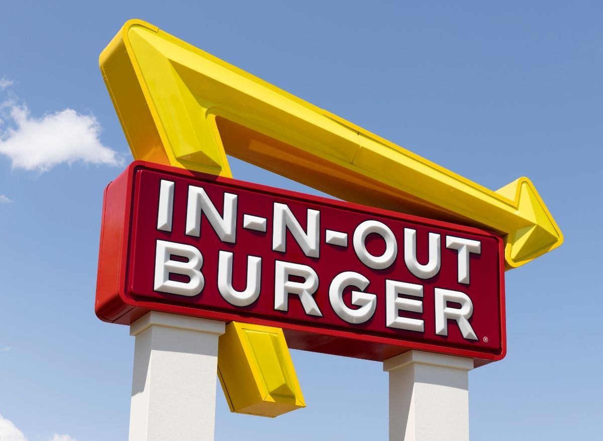 In-N-Out-sign.jpg?quality=82\u0026strip=