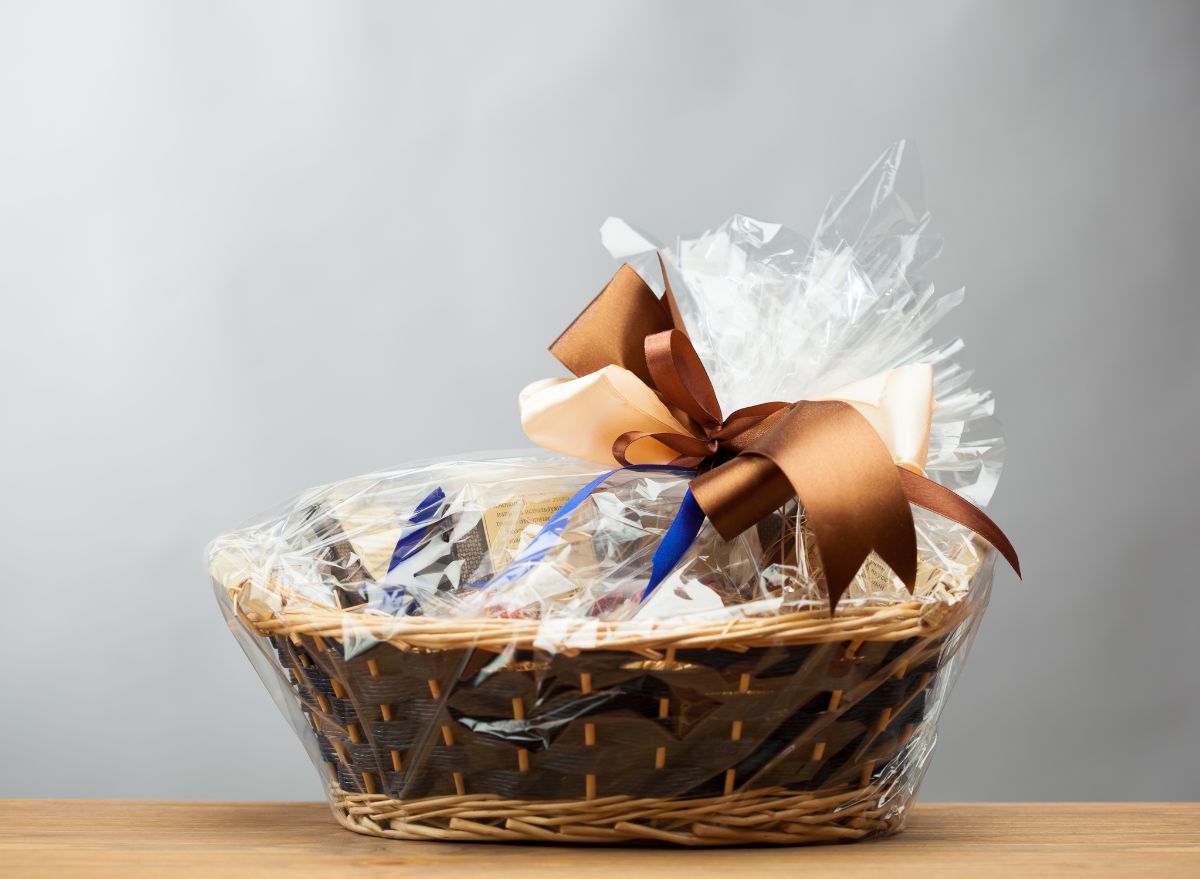 Bonanza Wine & Snacks Gift Basket 