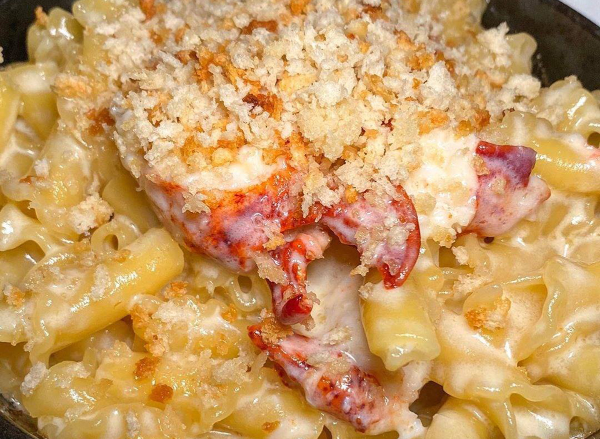 9 Restaurant Chains That Serve The Best Lobster Mac & Cheese