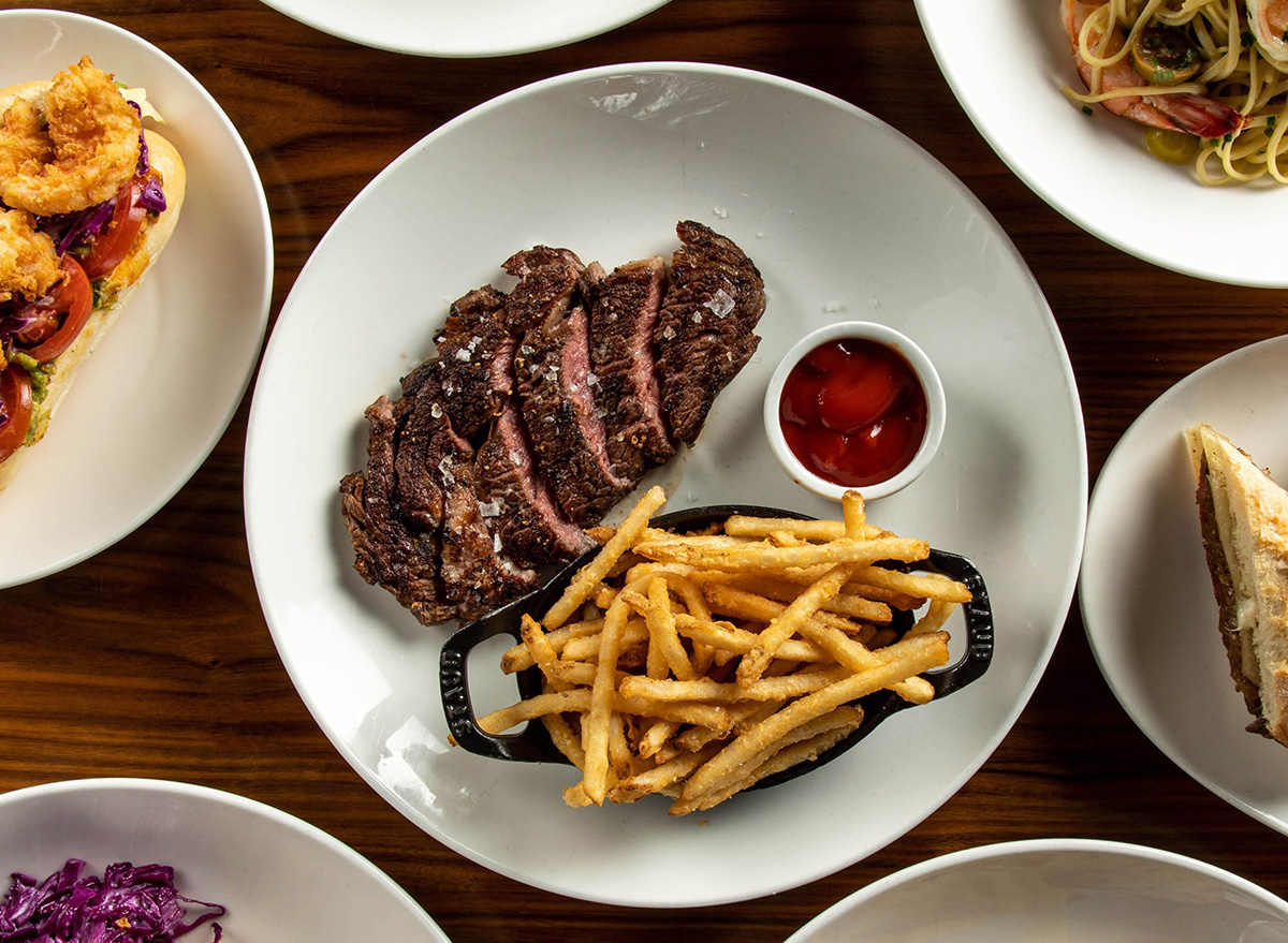 9-steakhouse-chains-with-the-best-lunch-specials