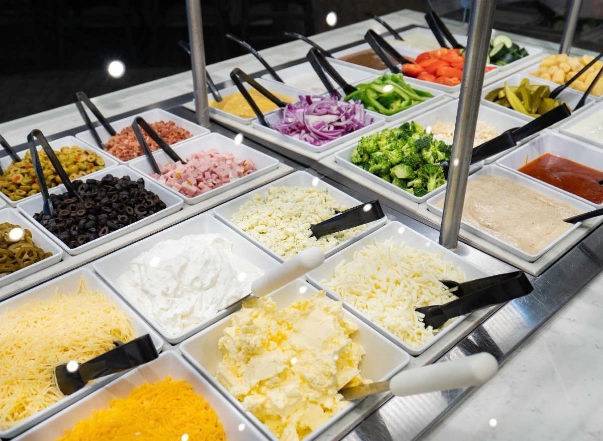 10 Restaurant Chains With the Best Salad Bars