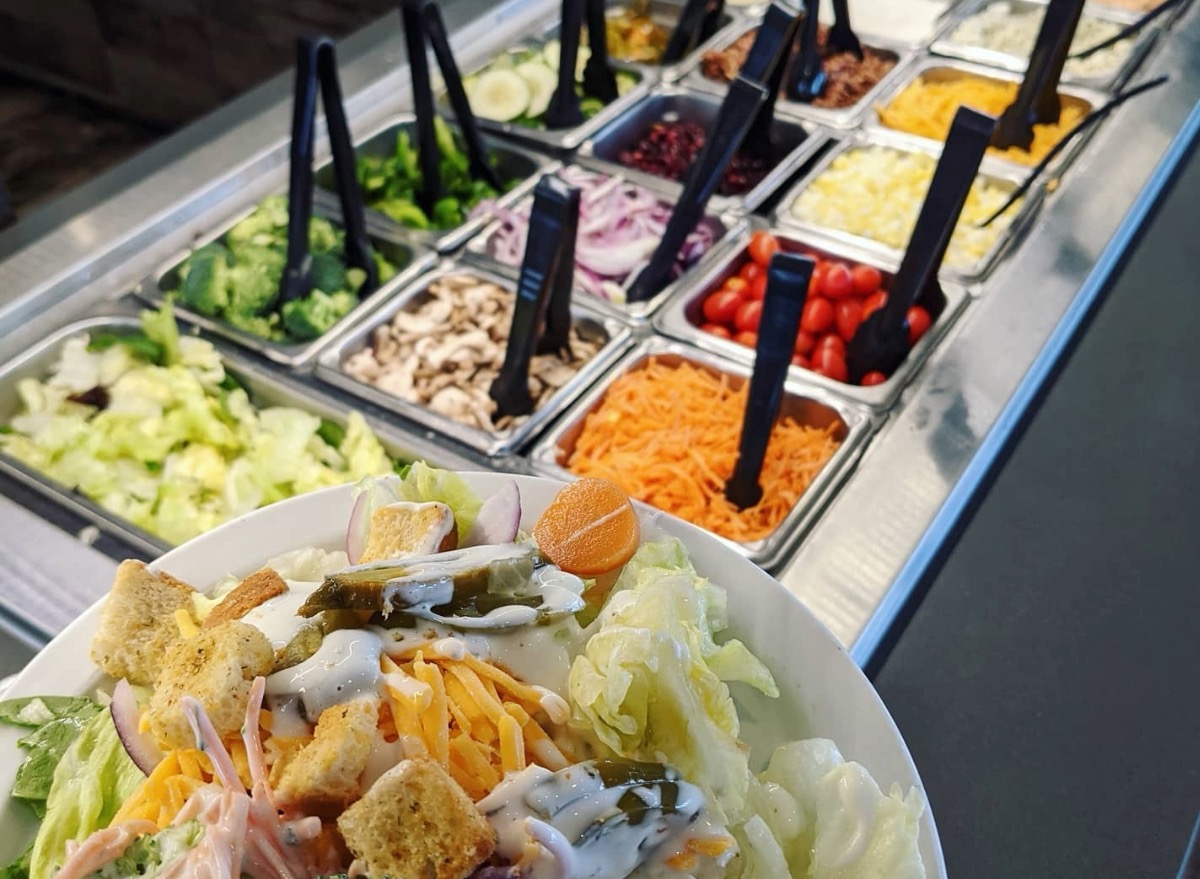 10 Restaurant Chains With the Best Salad Bars