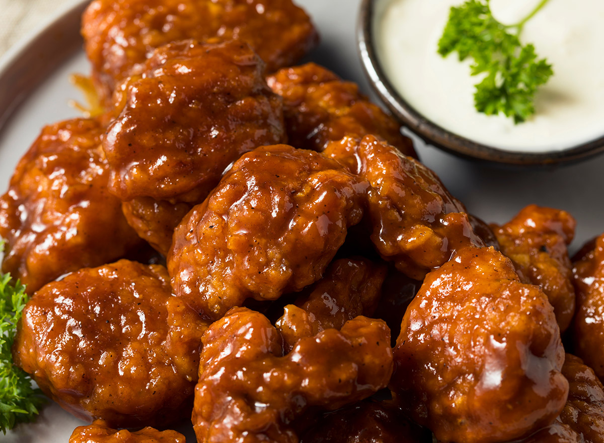 10 Restaurant Chains That Serve The Best Boneless Wings