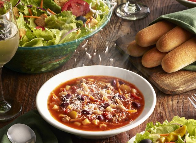 olive garden soup, salad, and breadsticks