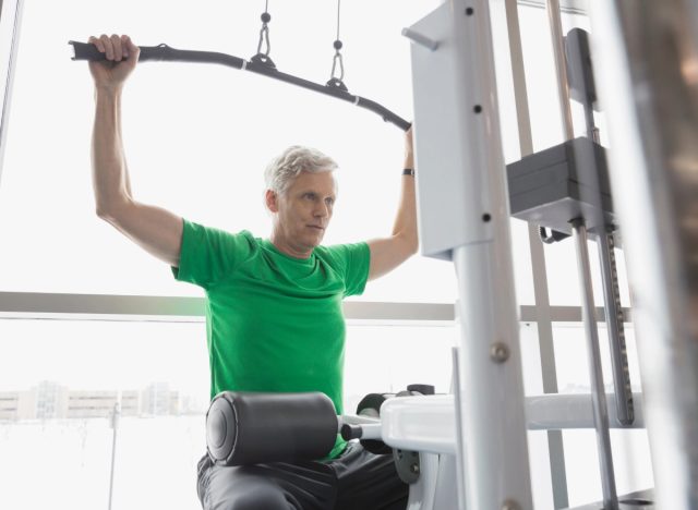 mature man lat pulldown