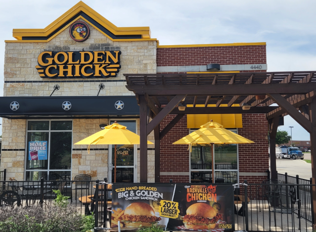 the outside of a golden chick restaurant