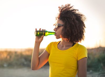 Beautiful,Girl,Drinking,A,Beer