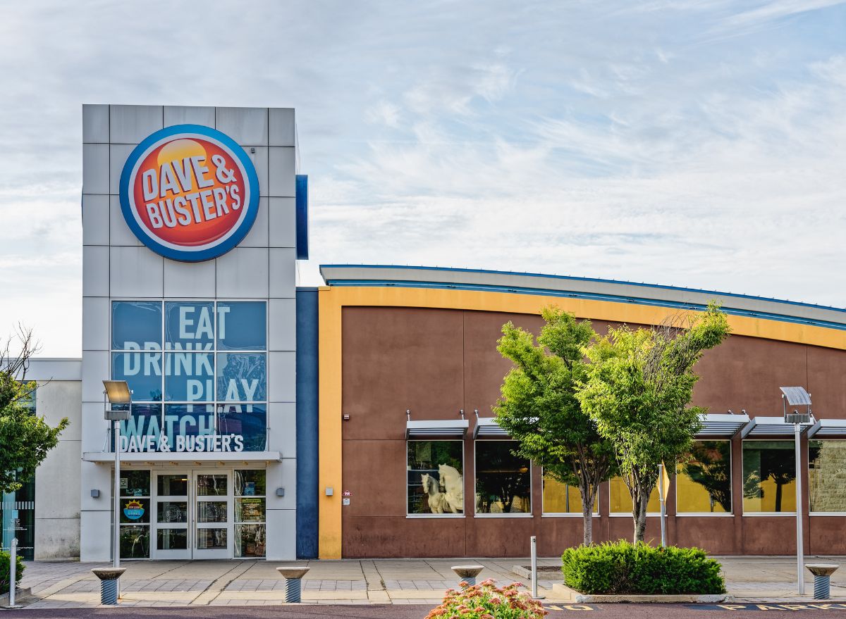 Dave & Buster’s In Trouble? Chain Reports Declining Sales