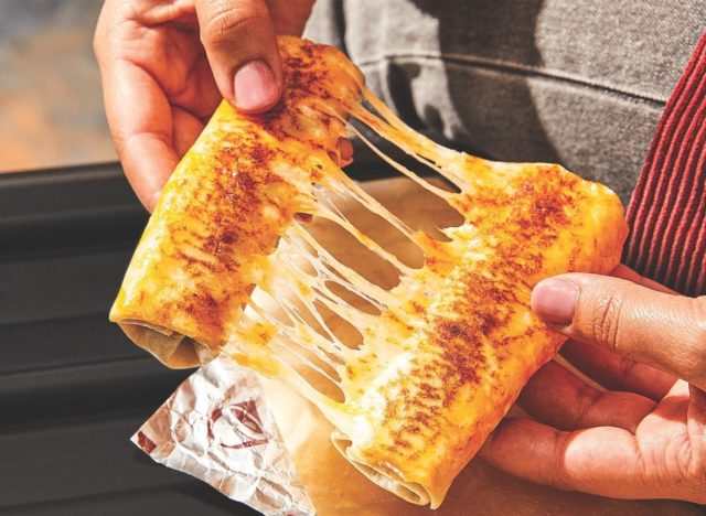 Taco Bell Cheesy Dipping Burritos