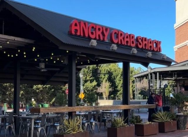angry crab shack outdoor seating area