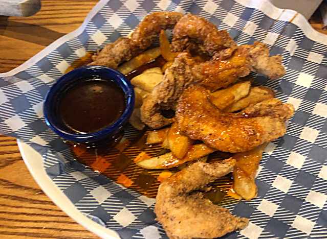 a basket of cracker barrel golden bbq tenders 