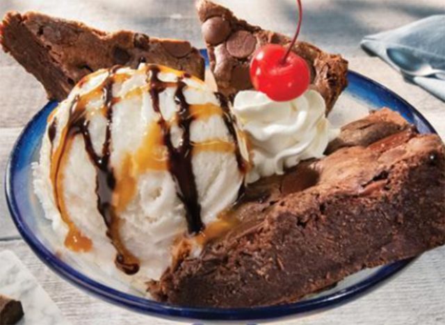 a brownie sundae from red lobster 