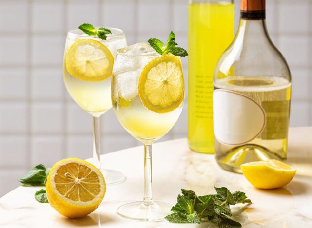 Limoncello spritz cocktails