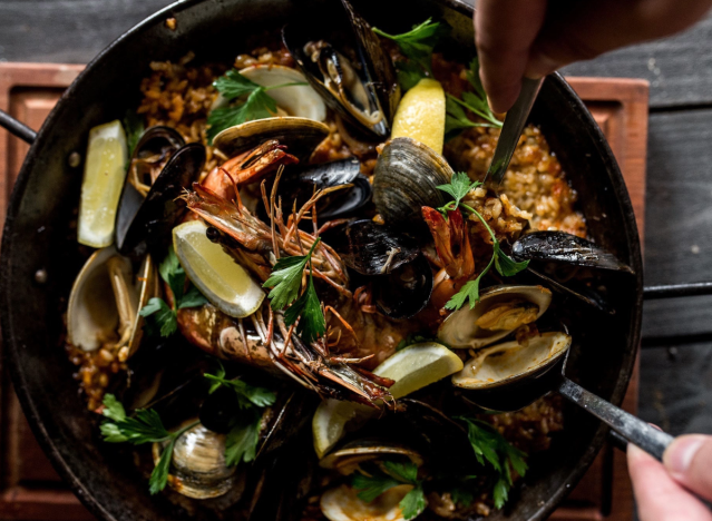 barcelona wine bar paella