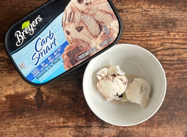 container of breyers carbsmart brownie a la mode ice cream next to a bowl of the ice cream