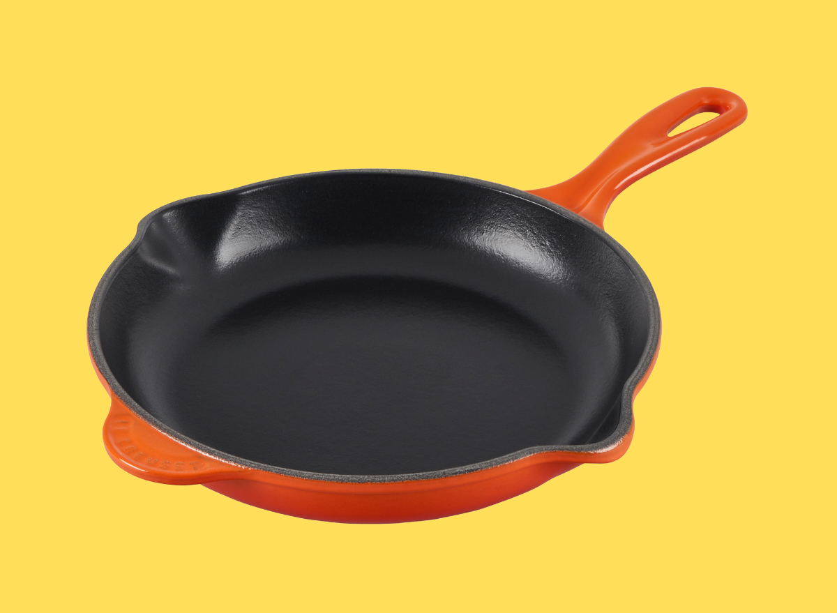 Le Creuset Classic Cast Iron Handle 9” Skillet