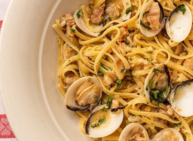 maggiano's linguine and clams dish